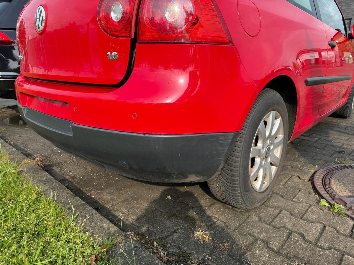 VW Golf V original Stoßstange Stoßfänger hinten LY3D Tornadorot BJ04